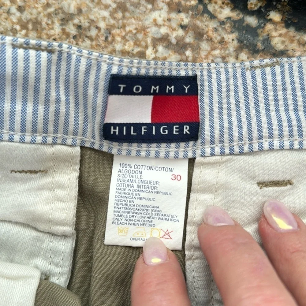 KHAKI‎ Tommy Hilfiger shorts 19” long 30’ waist